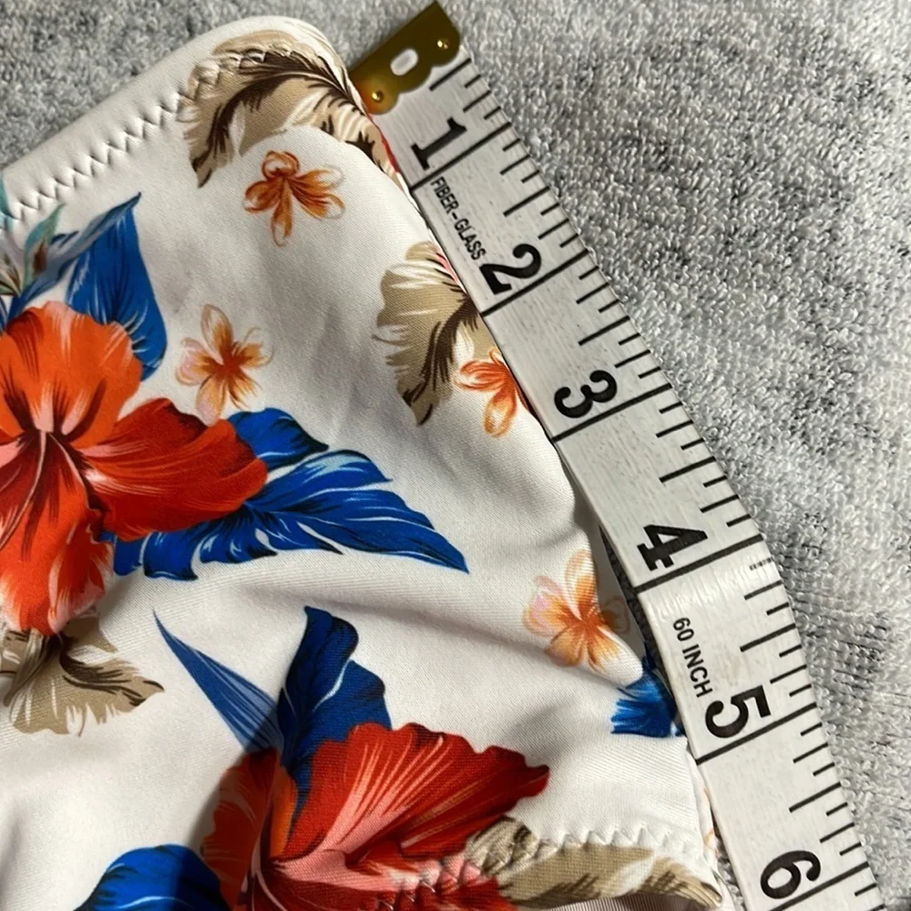 NWOT floral swim bottoms L
